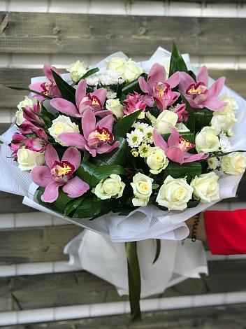 Букет цветов из: Розы и Хризантемы в Кавказской