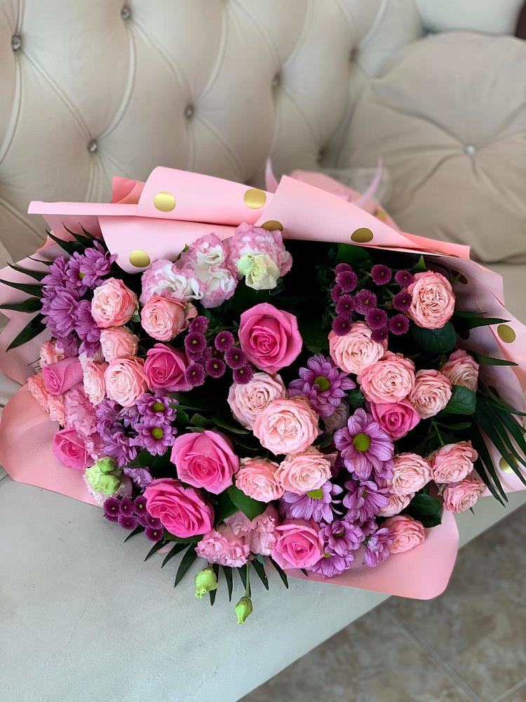 Букет цветов из: Хризантемы, Розы и Лизиантусы в Кавказской