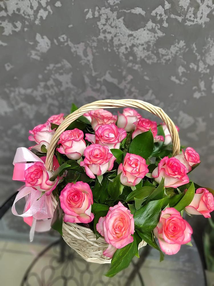 Цветочная композиция из Розы в корзине в Кавказской