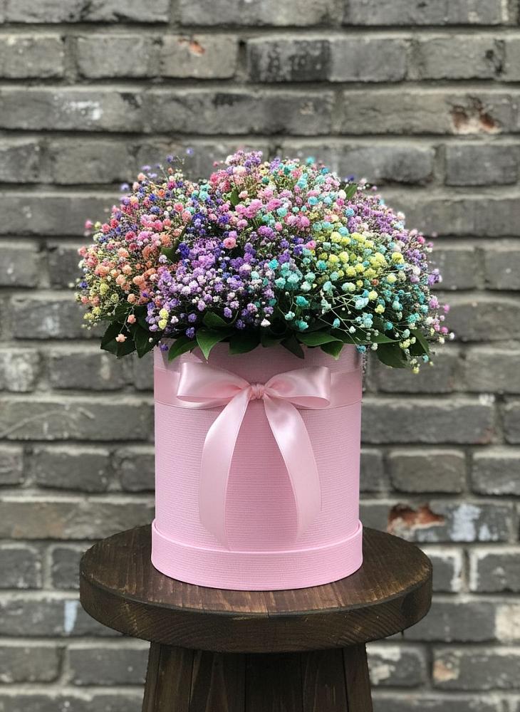 Цветочная композиция из Гипсофила и Розы в шляпной коробке в Кавказской