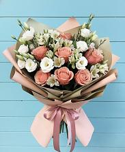 Букет цветов из:  Розы, Альстромерии и Лизиантусы #REPLACE_PRED# Кавказской