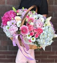 Цветочная композиция из Розы, Хризантемы, Пионы и Лизиантусы в корзине #REPLACE_PRED# Кавказской