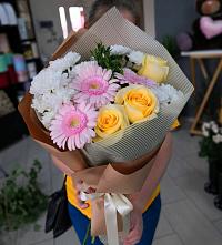 Букет цветов из:  Герберы, Розы и Хризантемы в Кавказской