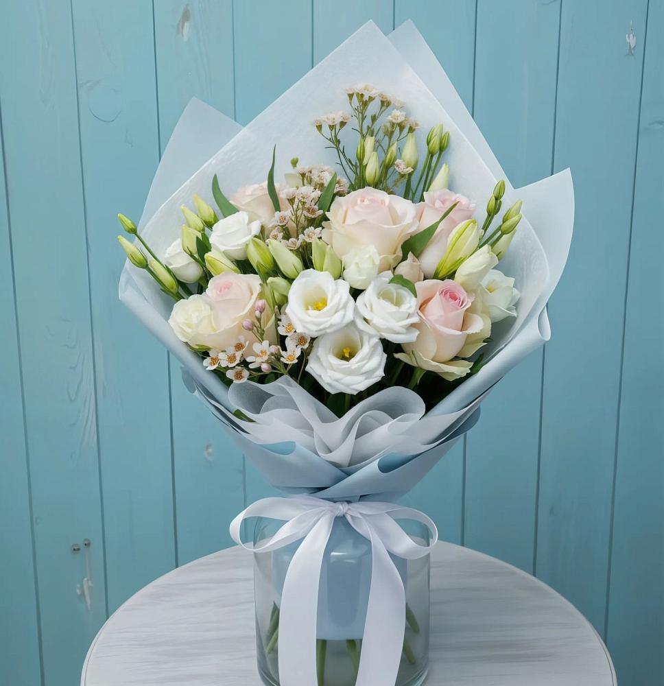 Букет цветов из: Розы и Лизиантусы в Кавказской