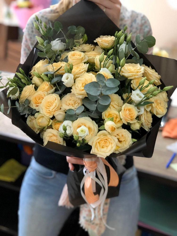 Букет цветов из: Розы и Лизиантусы в Кавказской