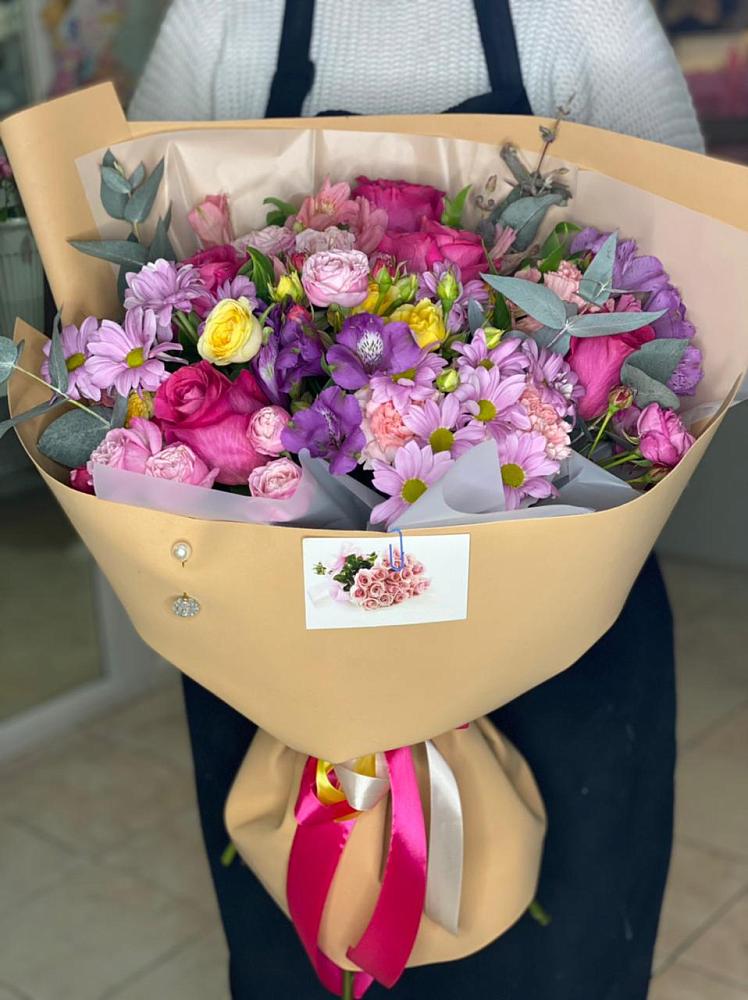 Букет цветов из: Хризантемы, Гвоздики и Альстромерии в Кавказской