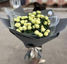 Букет Белые кустовые розы Солинеро в Кавказской