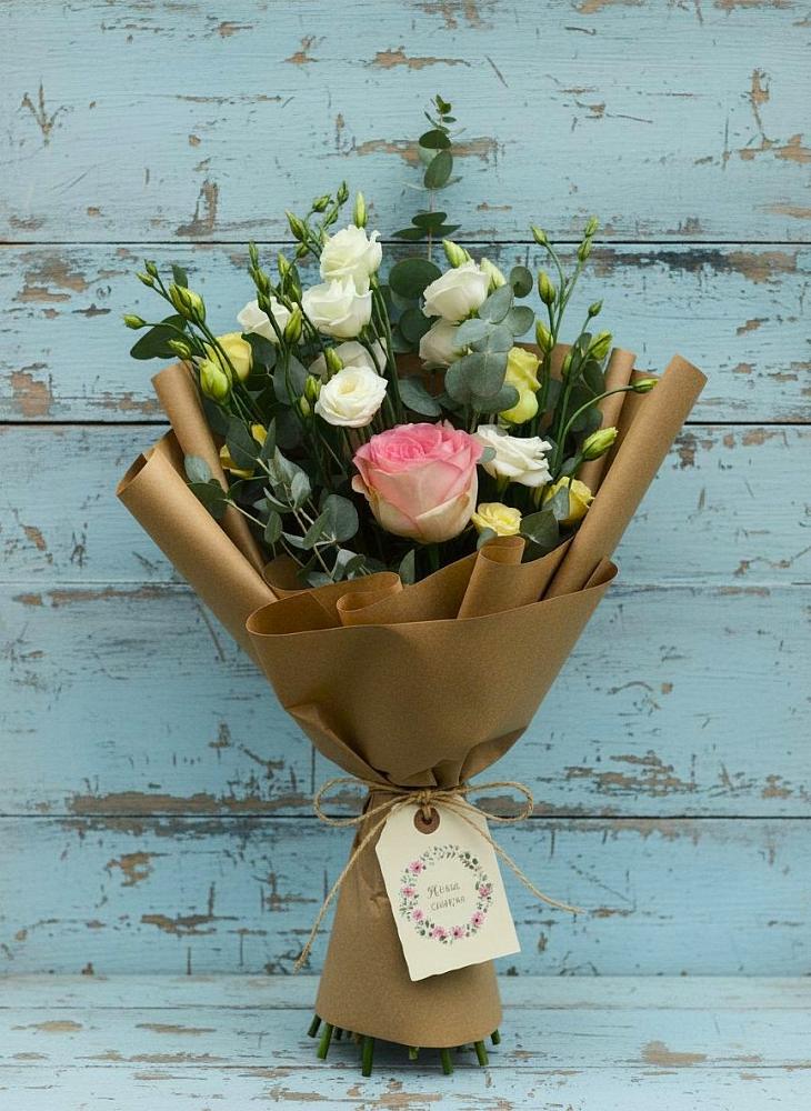 Букет цветов из: Розы и Лизиантусы в Кавказской