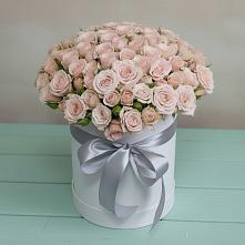 Цветочная композиция из Розы в шляпной коробке в Кавказской