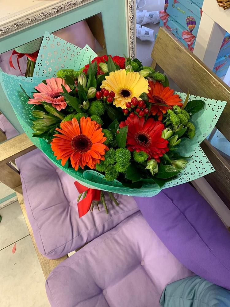 Букет цветов из: Герберы, Хризантемы и Альстромерии в Кавказской