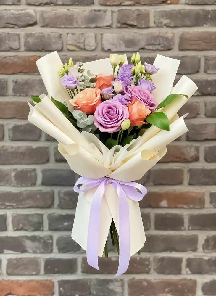 Букет цветов из: Лизиантусы и Розы в Кавказской