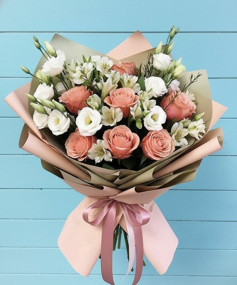 Букет цветов из: Розы, Альстромерии и Лизиантусы в Кавказской