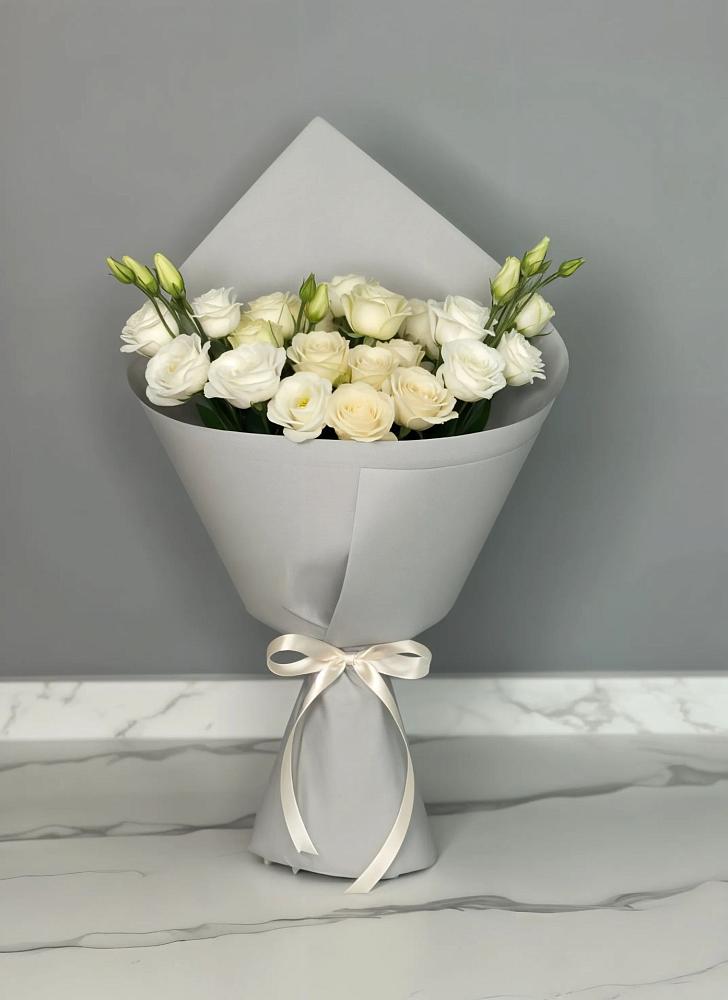 Букет цветов из: Розы и Лизиантусы в Кавказской