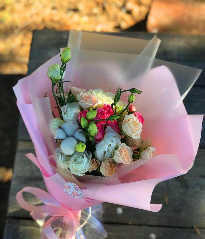 Букет цветов из: Розы и Лизиантусы в Кавказской