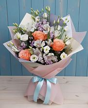 Букет цветов из:  Лизиантусы, Розы, Альстромерии и Гипсофила в Кавказской