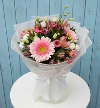 Букет цветов из:  Герберы, Альстромерии и Лизиантусы #REPLACE_PRED# Кавказской