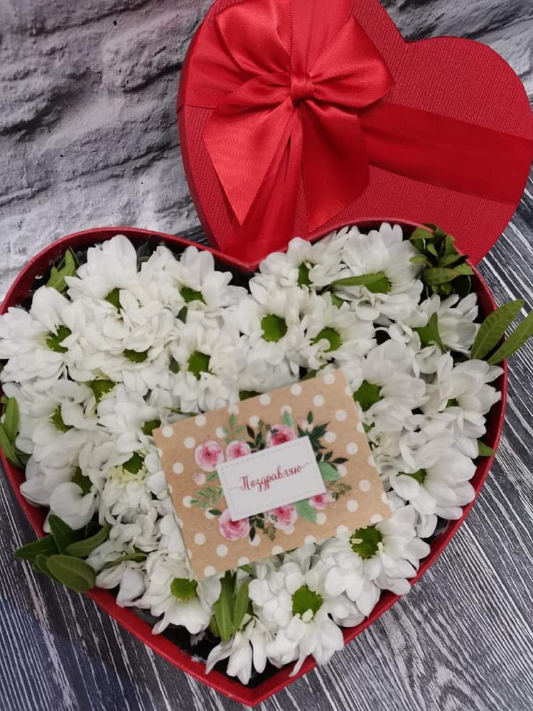 Цветочная композиция из Хризантемы в виде сердца в Кавказской