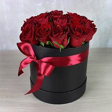 Цветочная композиция из Розы в шляпной коробке в Кавказской