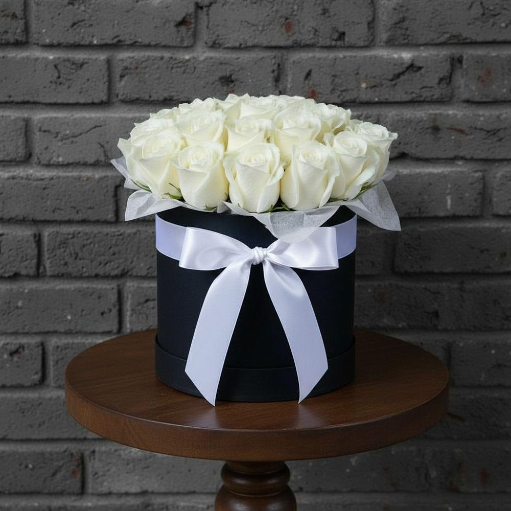 Цветочная композиция из Розы в шляпной коробке в Кавказской