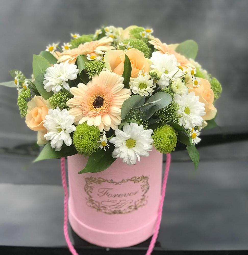 Цветочная композиция из Розы, Герберы и Хризантемы в шляпной коробке в Кавказской