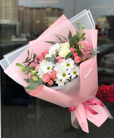 Букет цветов из: Розы, Лизиантусы и Хризантемы в Кавказской
