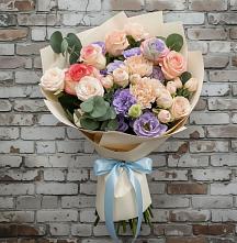 Букет цветов из:  Розы, Лизиантусы и Гвоздики в Кавказской