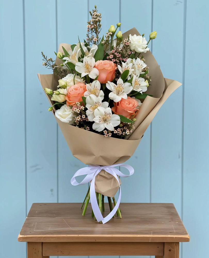 Букет цветов из: Альстромерии, Лизиантусы, Розы и Хризантемы в Кавказской