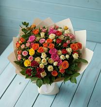 Букет Микс из разноцветных кустовых роз в Кавказской