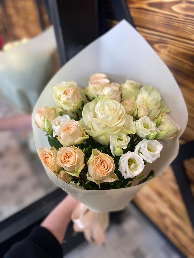 Букет цветов из: Розы и Лизиантусы в Кавказской