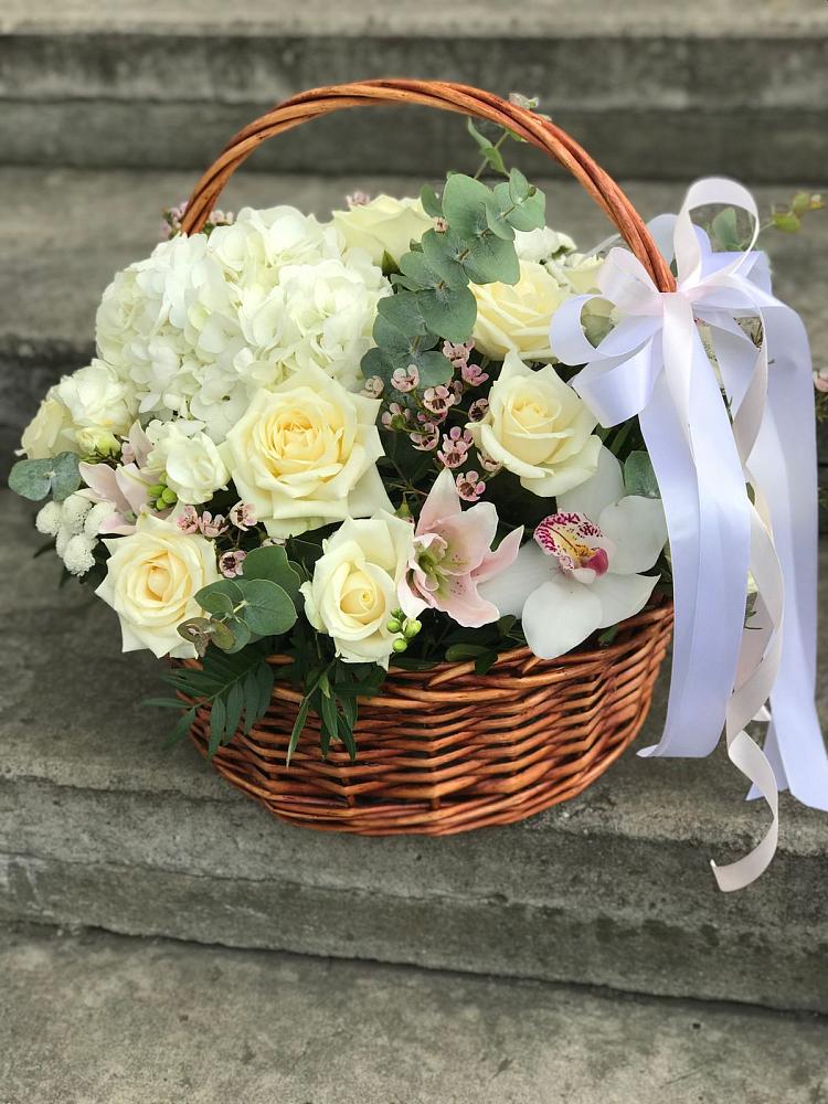 Цветочная композиция из Орхидеи и Розы в корзине в Кавказской
